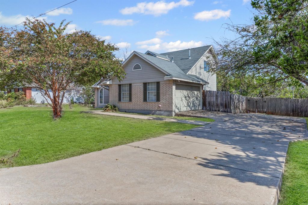 1910 Ireland DR, Leander, TX 78641