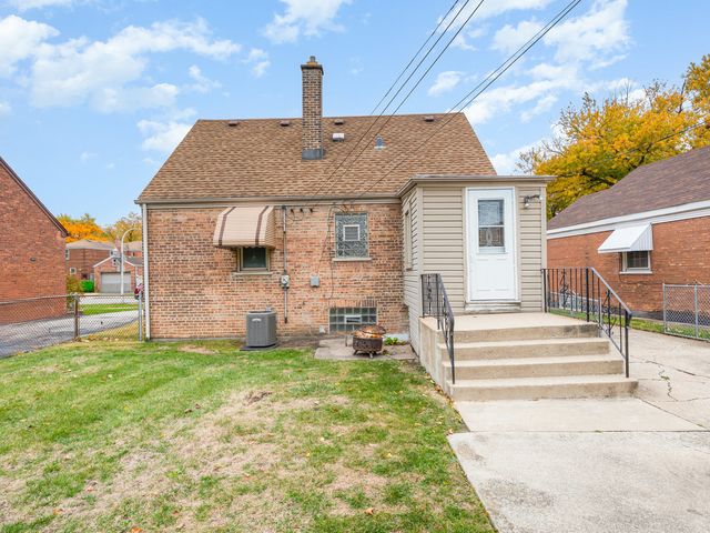 6415 S Leclaire Avenue, Chicago, IL 60638