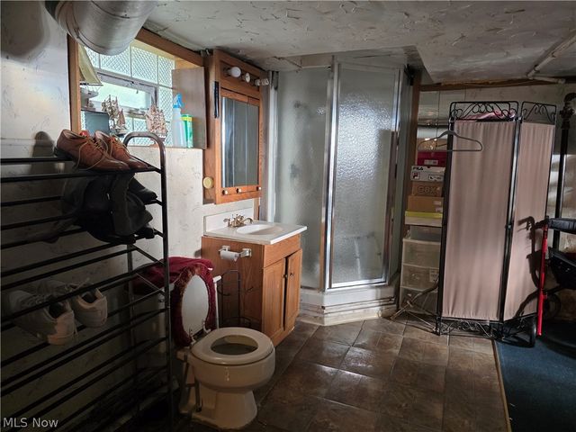 8817 Blaine Avenue, Cleveland, OH 44106