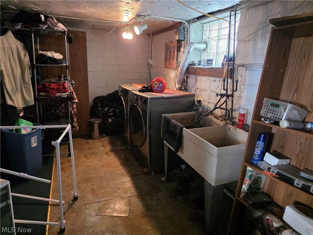 8817 Blaine Avenue, Cleveland, OH 44106
