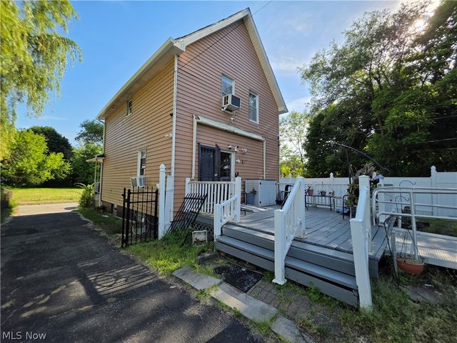 8817 Blaine Avenue, Cleveland, OH 44106