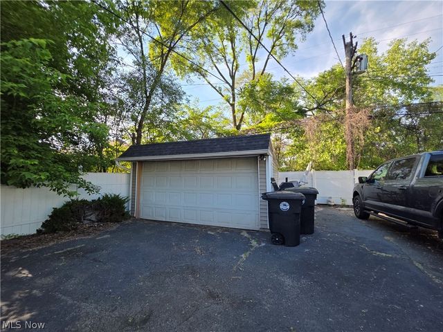 8817 Blaine Avenue, Cleveland, OH 44106