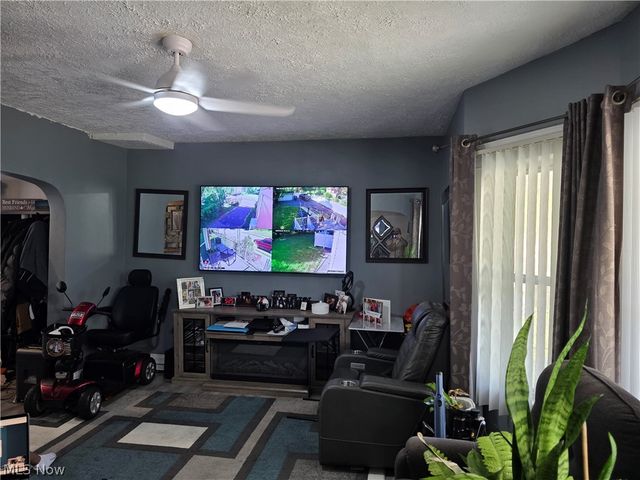 8817 Blaine Avenue, Cleveland, OH 44106
