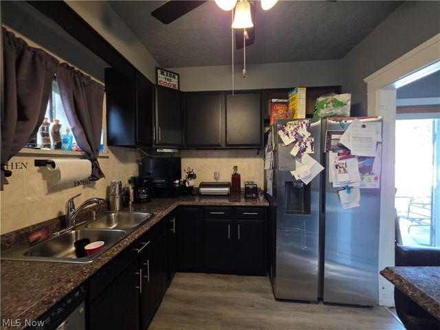8817 Blaine Avenue, Cleveland, OH 44106