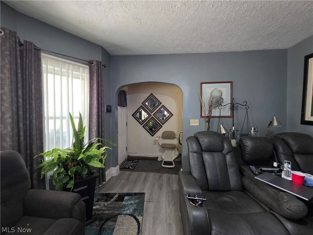 8817 Blaine Avenue, Cleveland, OH 44106