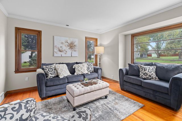 7650 Stillwater Way N, Oakdale, MN 55128