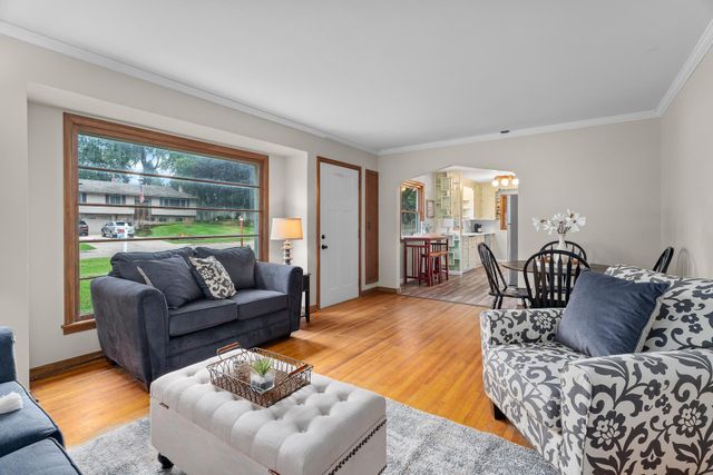 7650 Stillwater Way N, Oakdale, MN 55128