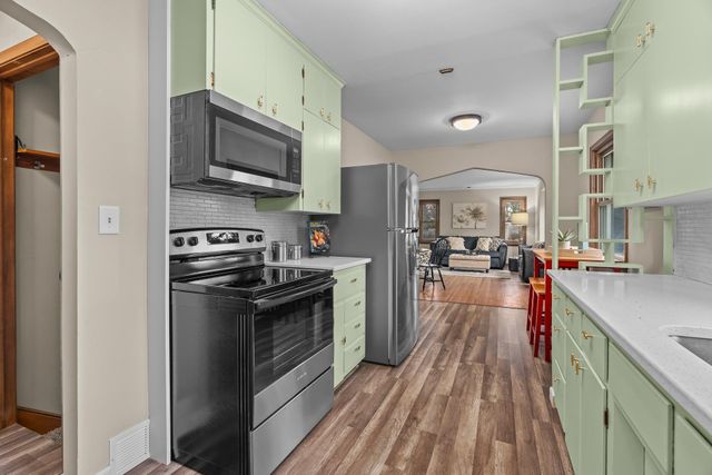 7650 Stillwater Way N, Oakdale, MN 55128