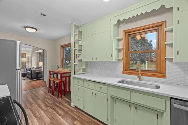 7650 Stillwater Way N, Oakdale, MN 55128