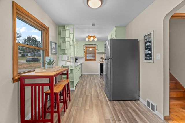 7650 Stillwater Way N, Oakdale, MN 55128