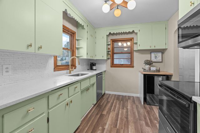 7650 Stillwater Way N, Oakdale, MN 55128