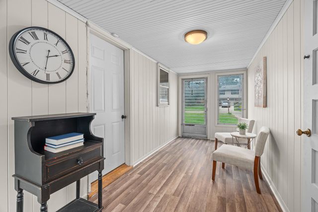 7650 Stillwater Way N, Oakdale, MN 55128