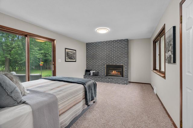 7650 Stillwater Way N, Oakdale, MN 55128