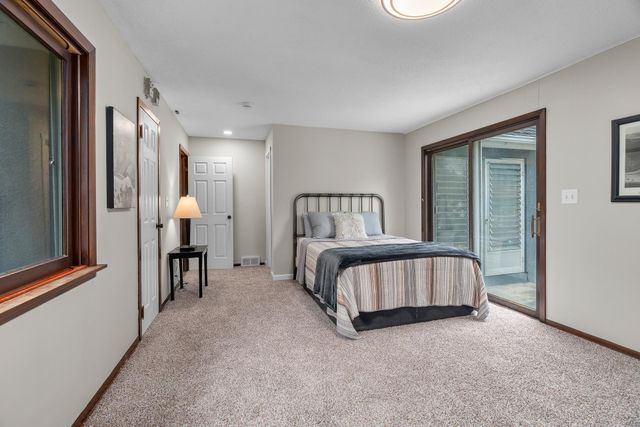 7650 Stillwater Way N, Oakdale, MN 55128