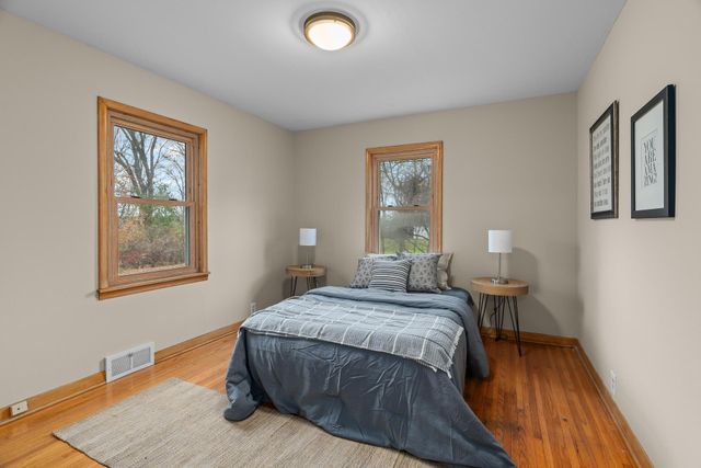 7650 Stillwater Way N, Oakdale, MN 55128