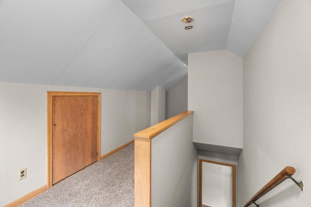 7650 Stillwater Way N, Oakdale, MN 55128