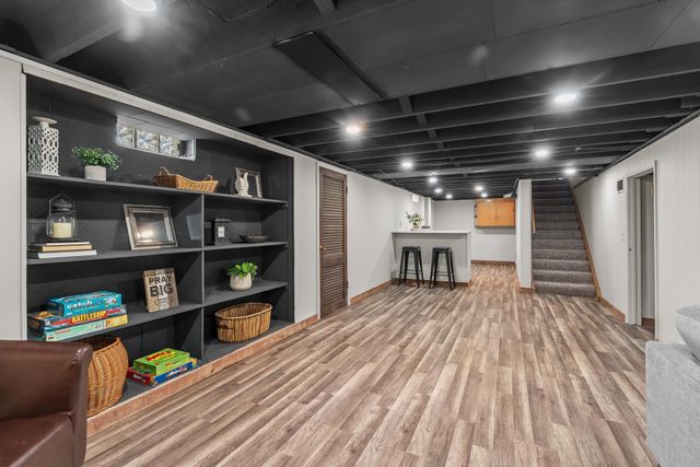 7650 Stillwater Way N, Oakdale, MN 55128