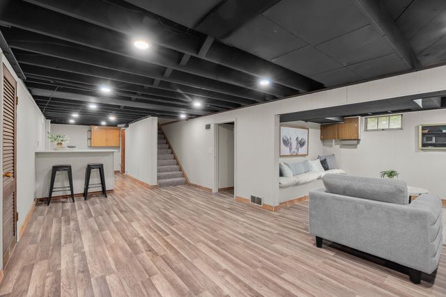 7650 Stillwater Way N, Oakdale, MN 55128