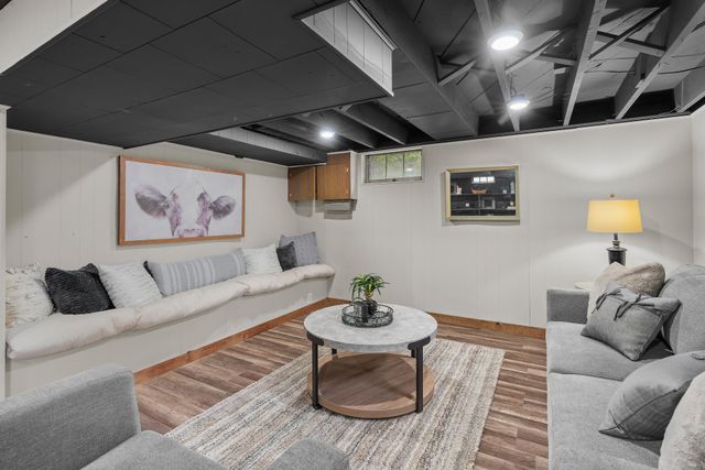 7650 Stillwater Way N, Oakdale, MN 55128