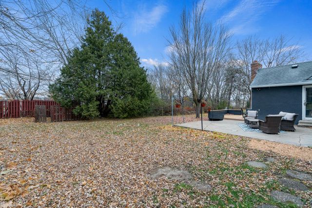 7650 Stillwater Way N, Oakdale, MN 55128