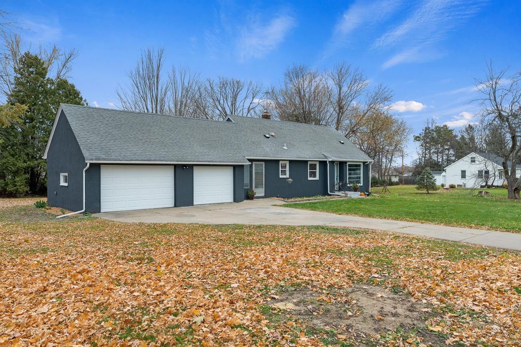 7650 Stillwater Way N, Oakdale, MN 55128