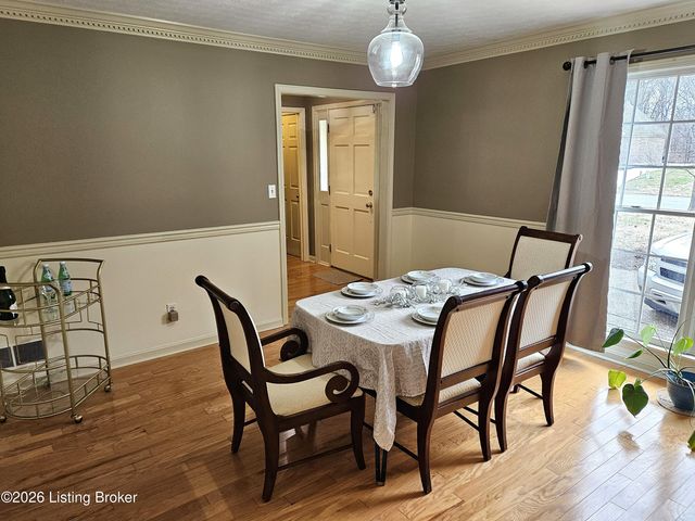 7204 Ben Franklin Ct, Louisville, KY 40214