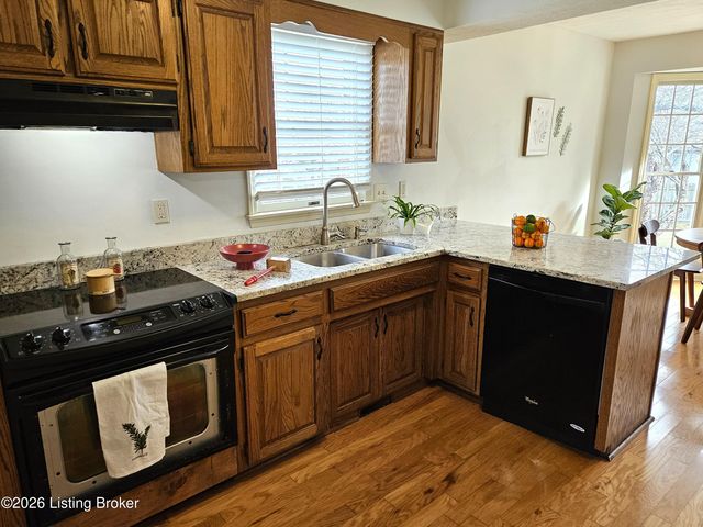 7204 Ben Franklin Ct, Louisville, KY 40214