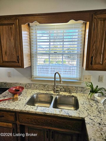 7204 Ben Franklin Ct, Louisville, KY 40214