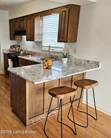 7204 Ben Franklin Ct, Louisville, KY 40214