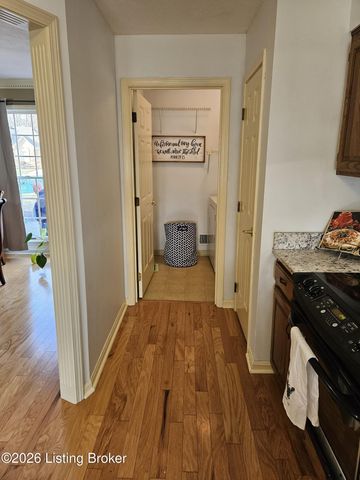 7204 Ben Franklin Ct, Louisville, KY 40214