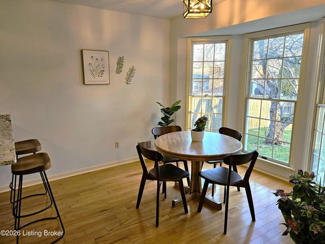 7204 Ben Franklin Ct, Louisville, KY 40214