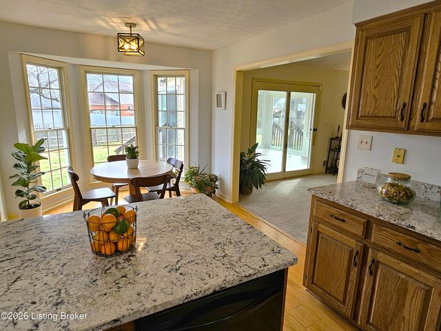 7204 Ben Franklin Ct, Louisville, KY 40214