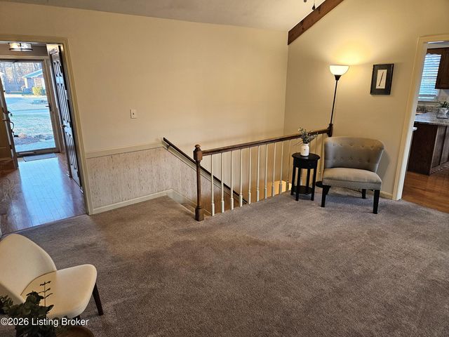 7204 Ben Franklin Ct, Louisville, KY 40214