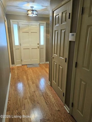 7204 Ben Franklin Ct, Louisville, KY 40214