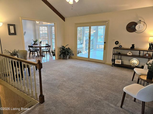 7204 Ben Franklin Ct, Louisville, KY 40214