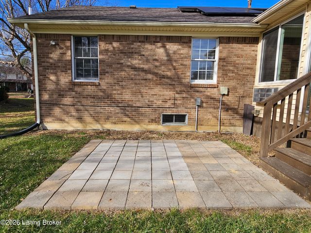 7204 Ben Franklin Ct, Louisville, KY 40214