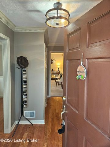 7204 Ben Franklin Ct, Louisville, KY 40214