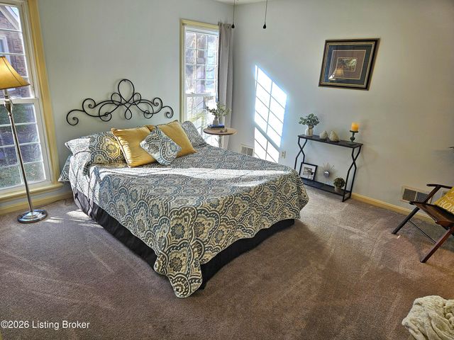 7204 Ben Franklin Ct, Louisville, KY 40214