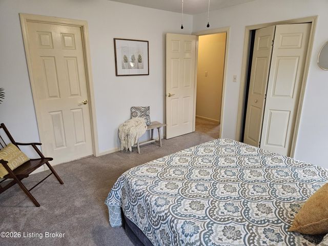 7204 Ben Franklin Ct, Louisville, KY 40214