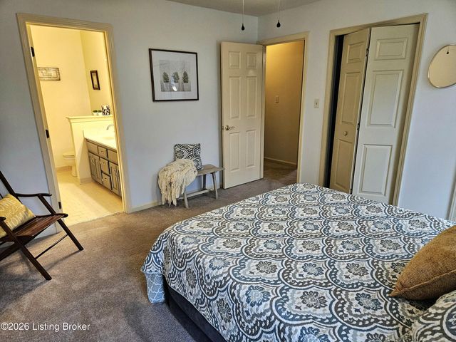 7204 Ben Franklin Ct, Louisville, KY 40214