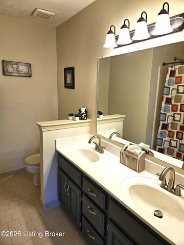 7204 Ben Franklin Ct, Louisville, KY 40214