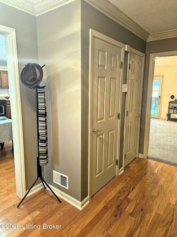 7204 Ben Franklin Ct, Louisville, KY 40214