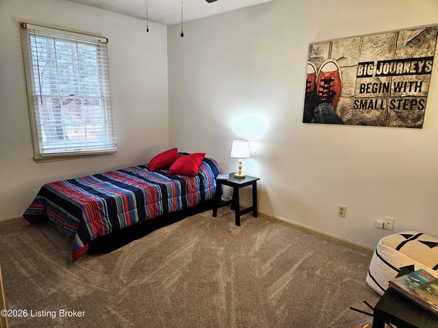 7204 Ben Franklin Ct, Louisville, KY 40214