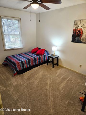 7204 Ben Franklin Ct, Louisville, KY 40214