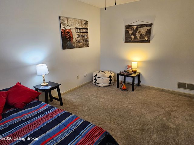 7204 Ben Franklin Ct, Louisville, KY 40214