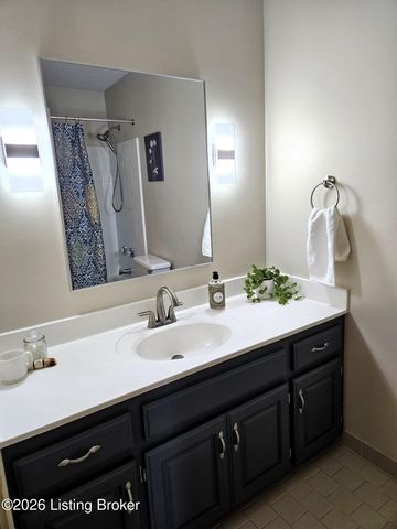 7204 Ben Franklin Ct, Louisville, KY 40214