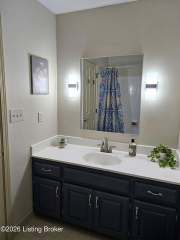 7204 Ben Franklin Ct, Louisville, KY 40214