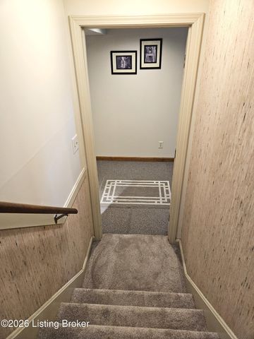 7204 Ben Franklin Ct, Louisville, KY 40214