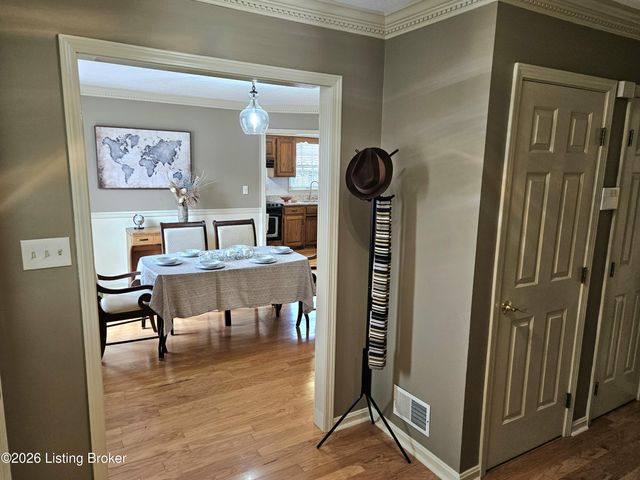 7204 Ben Franklin Ct, Louisville, KY 40214