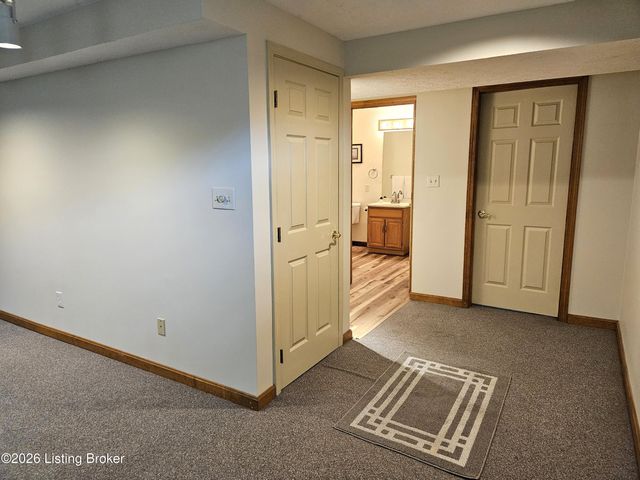 7204 Ben Franklin Ct, Louisville, KY 40214